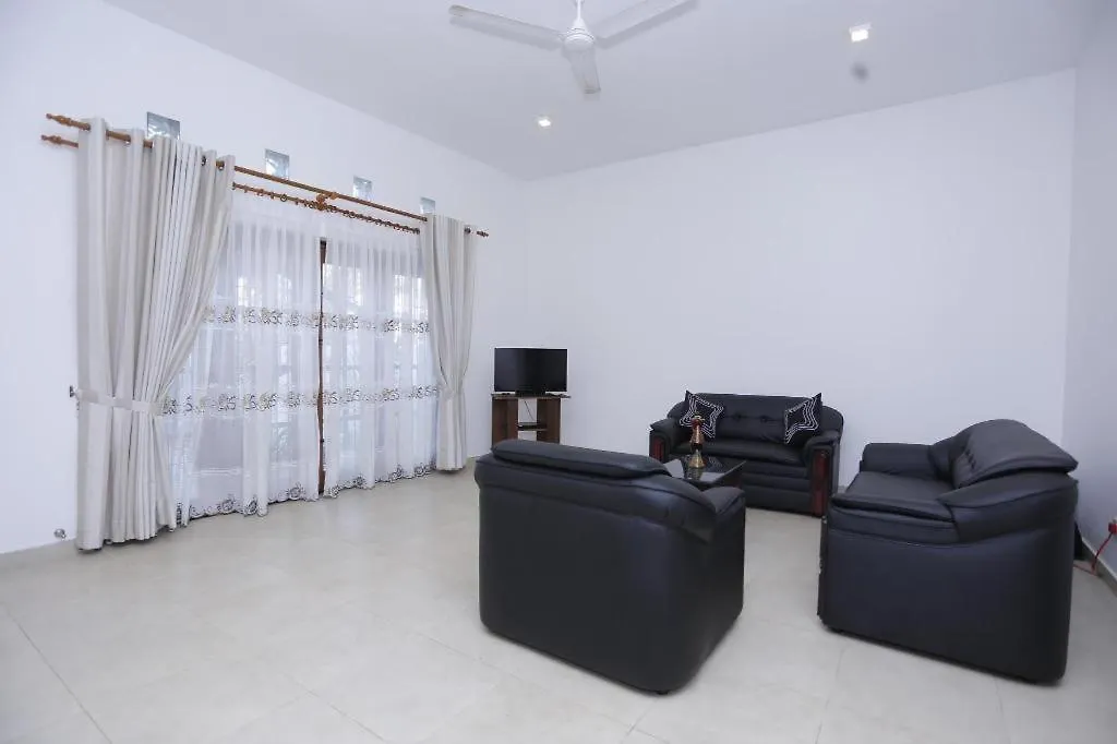 Graceira Inn 니곰보