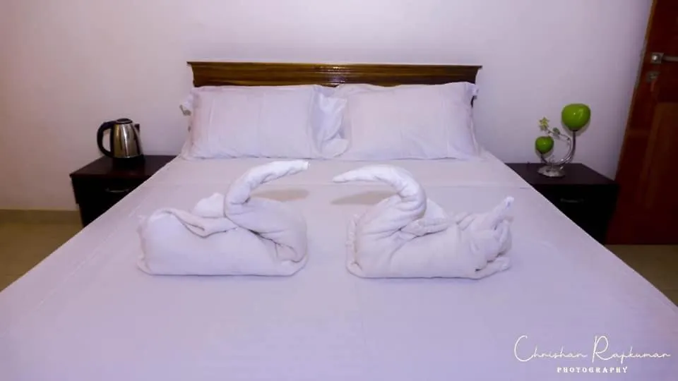 Graceira Inn 니곰보