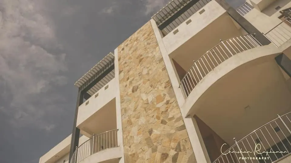 게스트하우스 Graceira Inn 니곰보